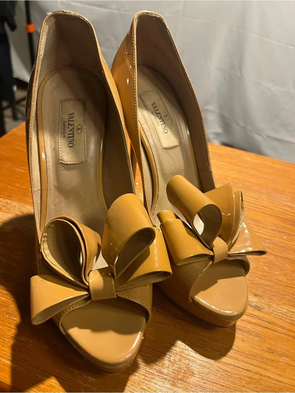 Valentino Garavani Patent Leather Couture Bow Peep-Toe Platform Pumps nude/beige